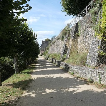Remparts de Sainte-Suzanne