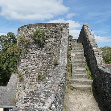Remparts de Sainte-Suzanne