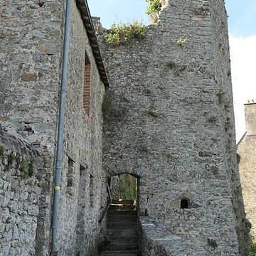 Remparts de Sainte-Suzanne