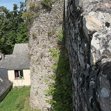 Remparts de Sainte-Suzanne