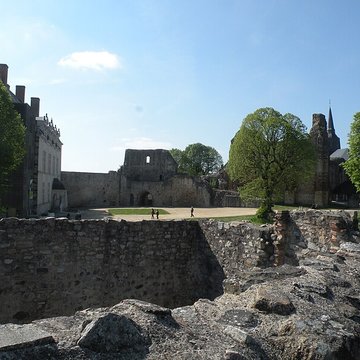 Remparts de Sainte-Suzanne