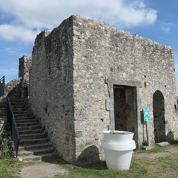 Remparts de Sainte-Suzanne