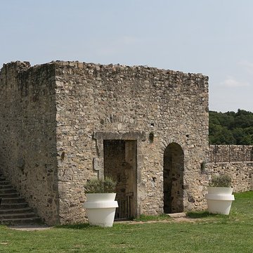 Remparts de Sainte-Suzanne