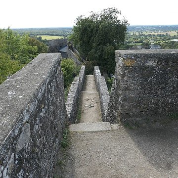 Remparts de Sainte-Suzanne
