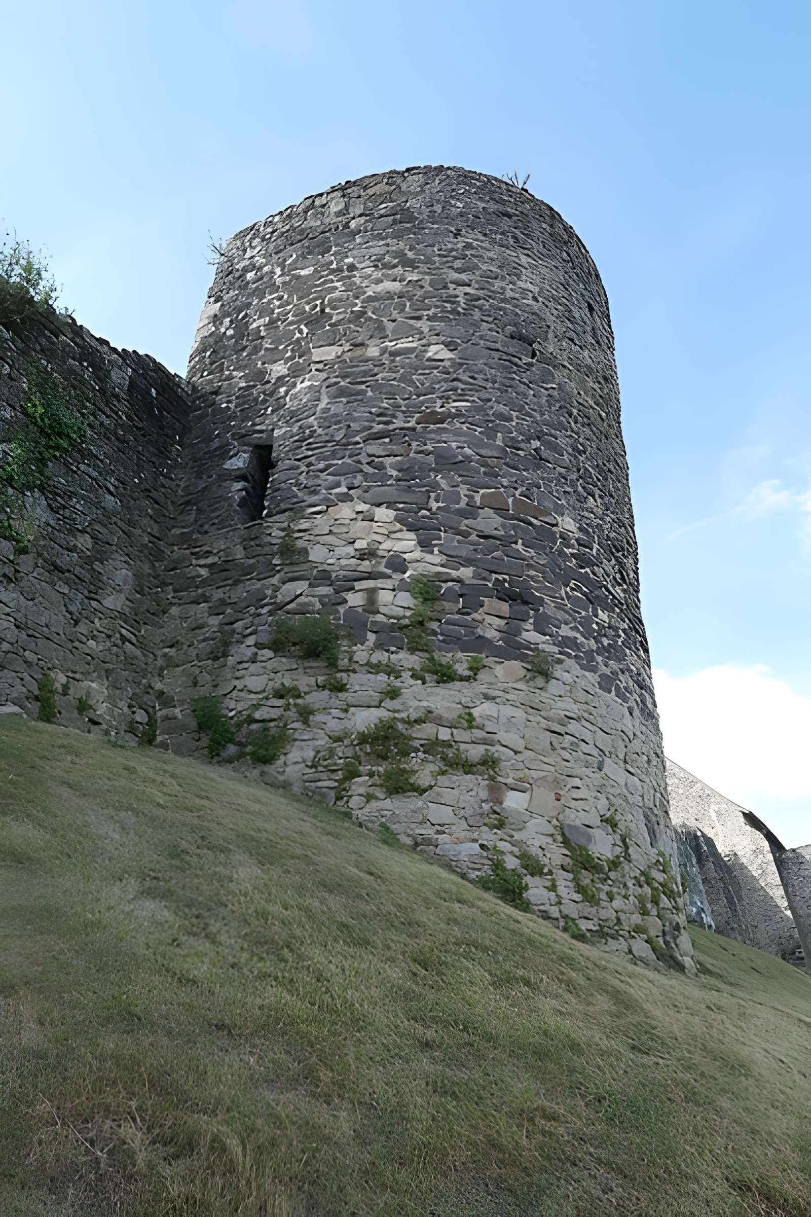 Remparts de Sainte-Suzanne