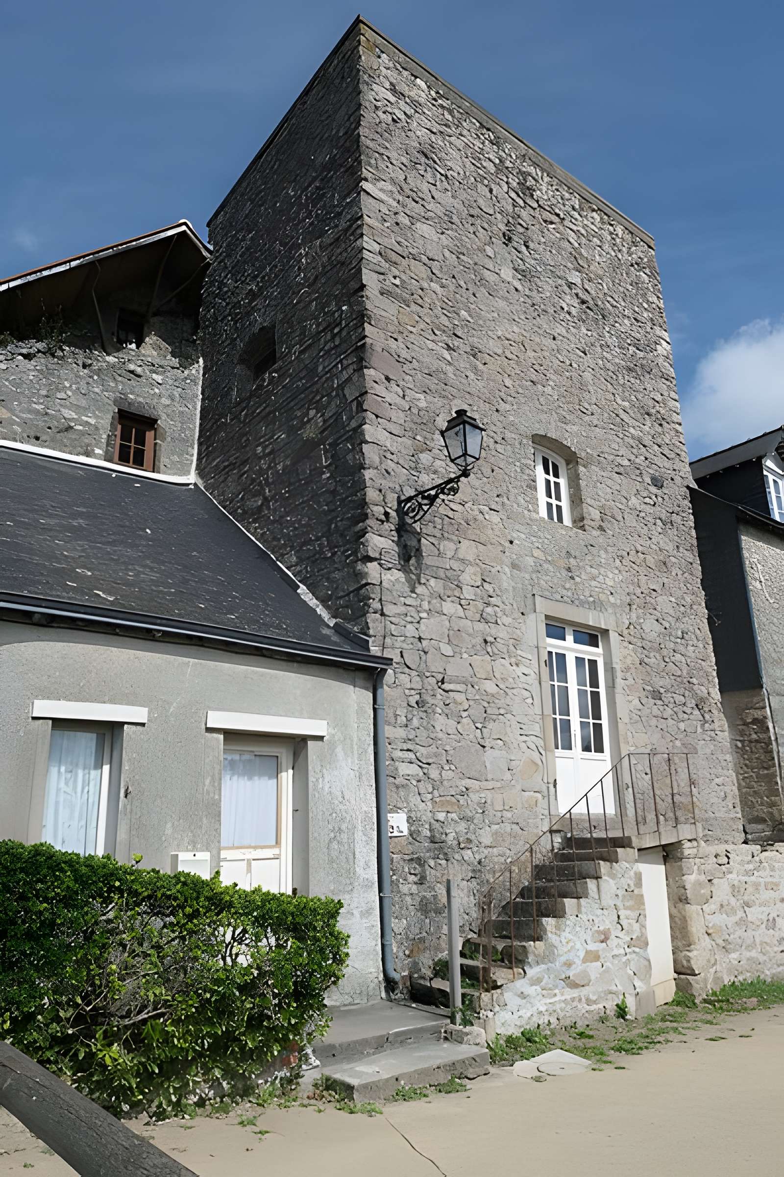 Remparts de Sainte-Suzanne