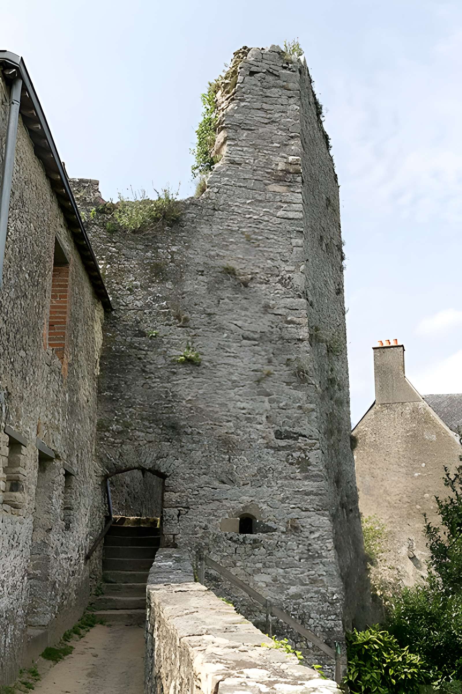 Remparts de Sainte-Suzanne