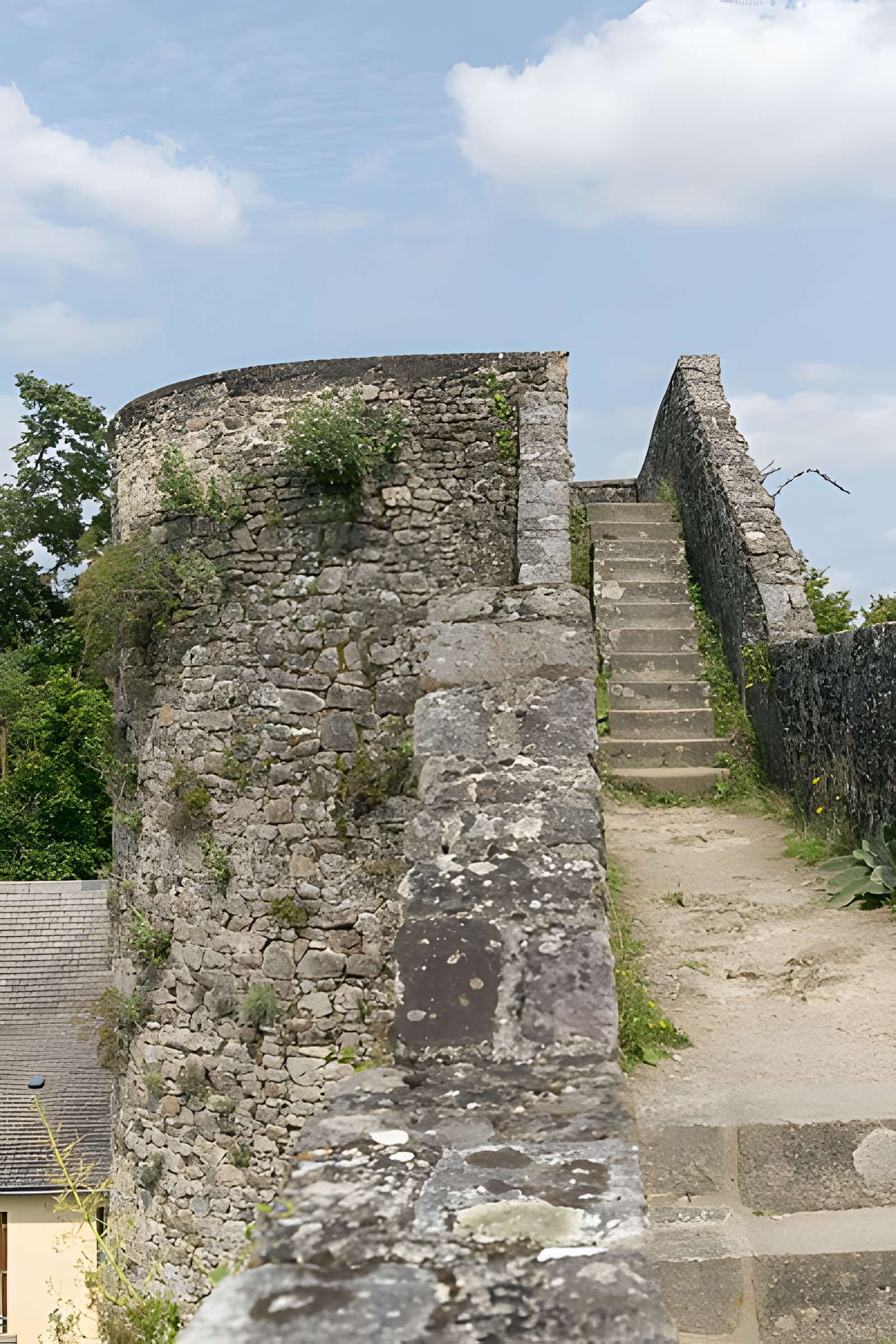 Remparts de Sainte-Suzanne
