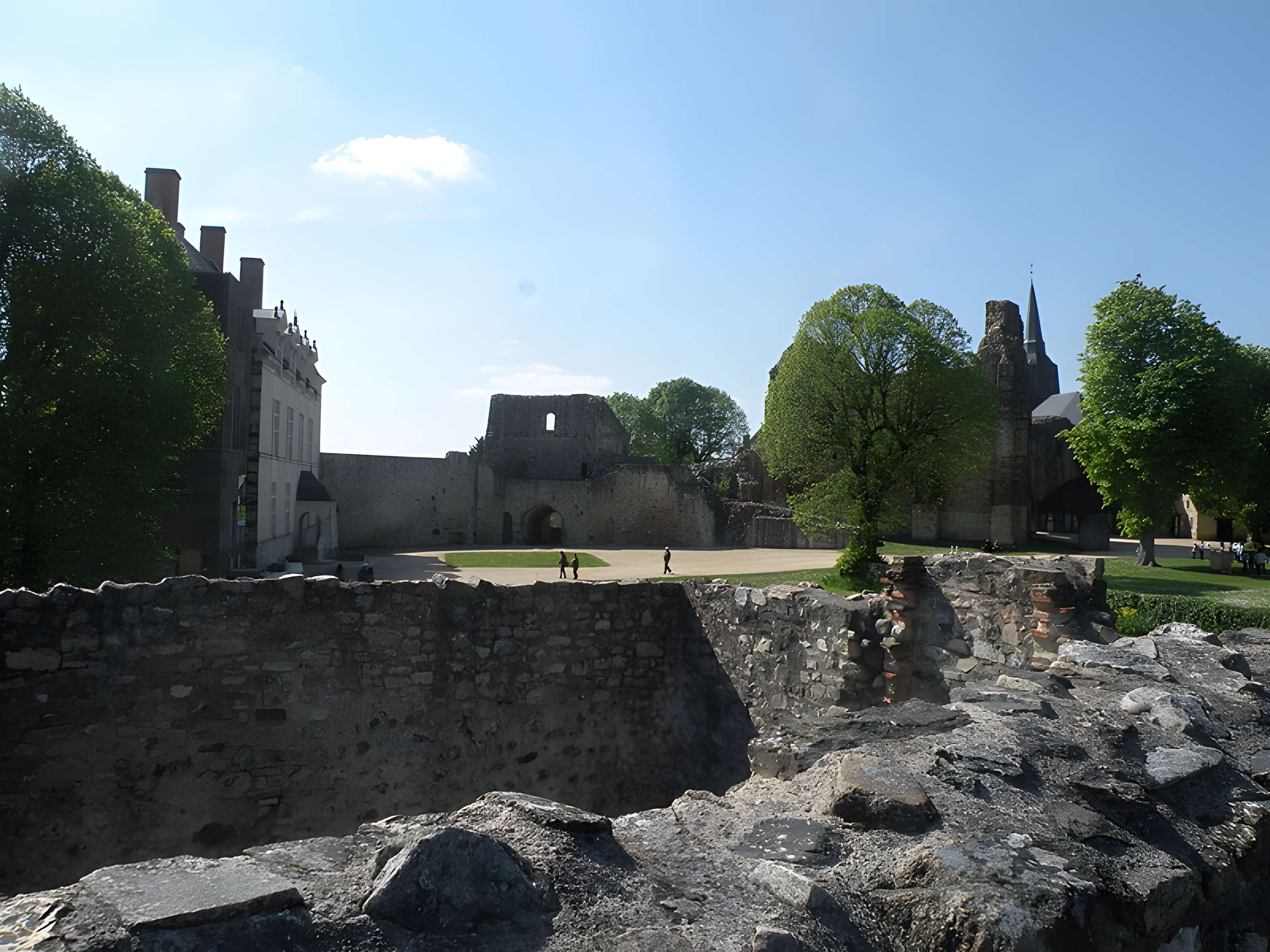 Remparts de Sainte-Suzanne