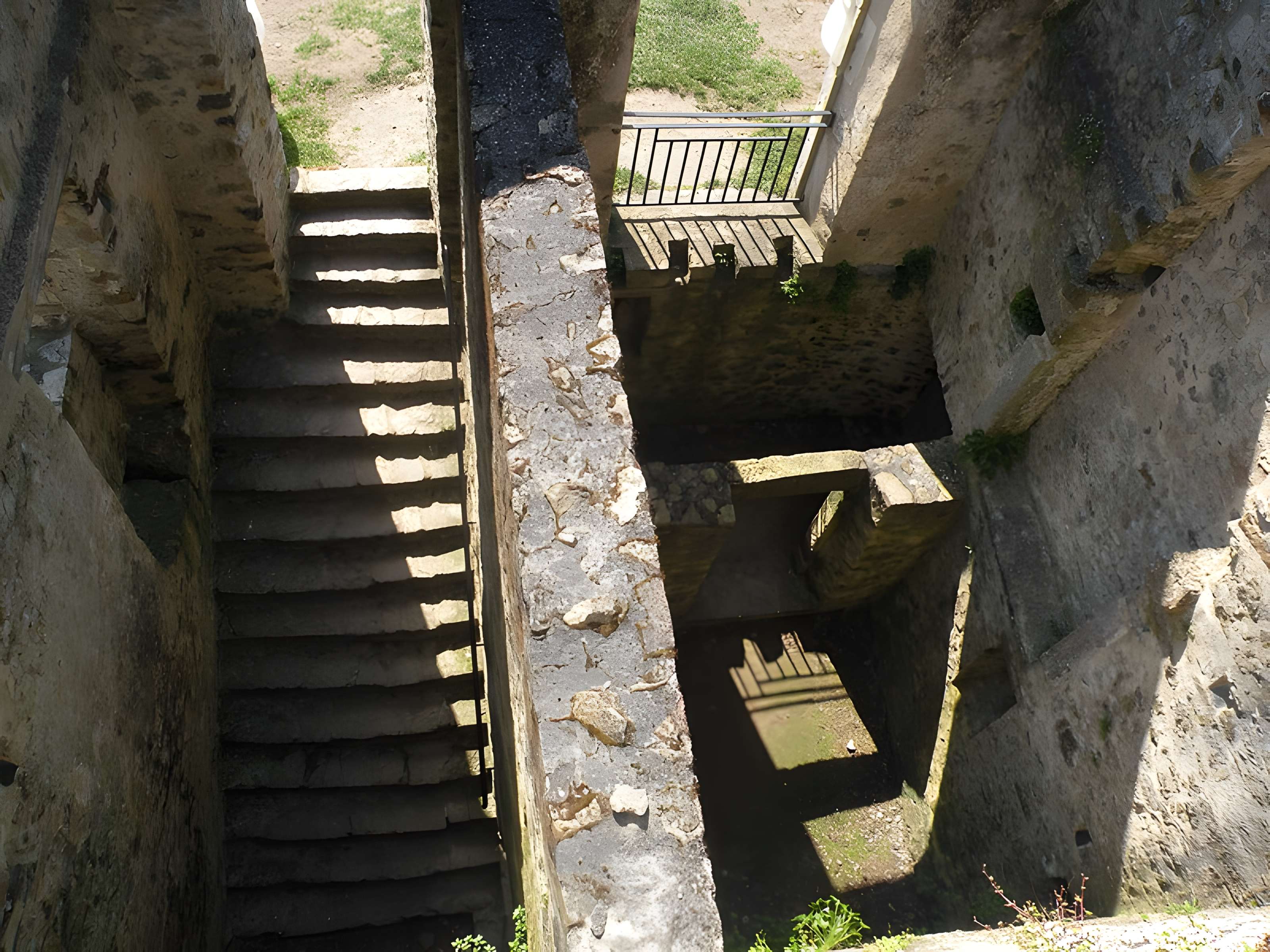 Remparts de Sainte-Suzanne