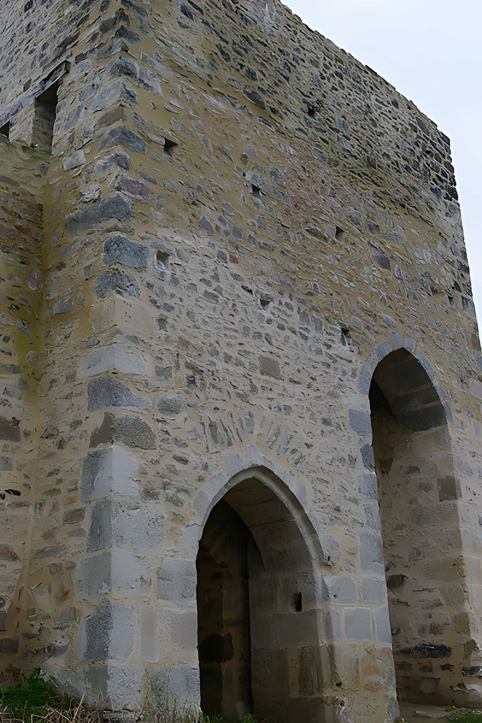 Remparts de Sainte-Suzanne