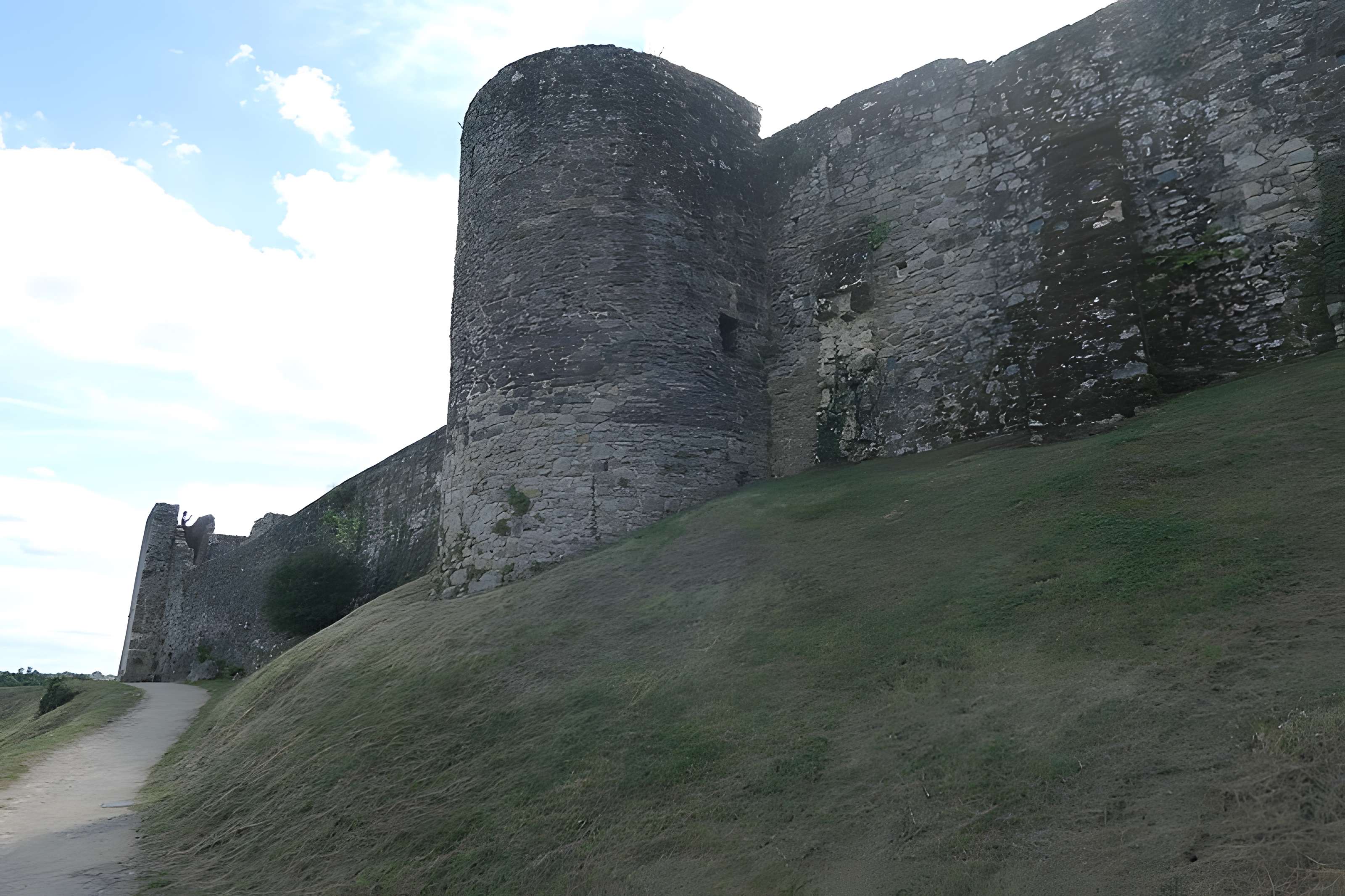 Remparts de Sainte-Suzanne