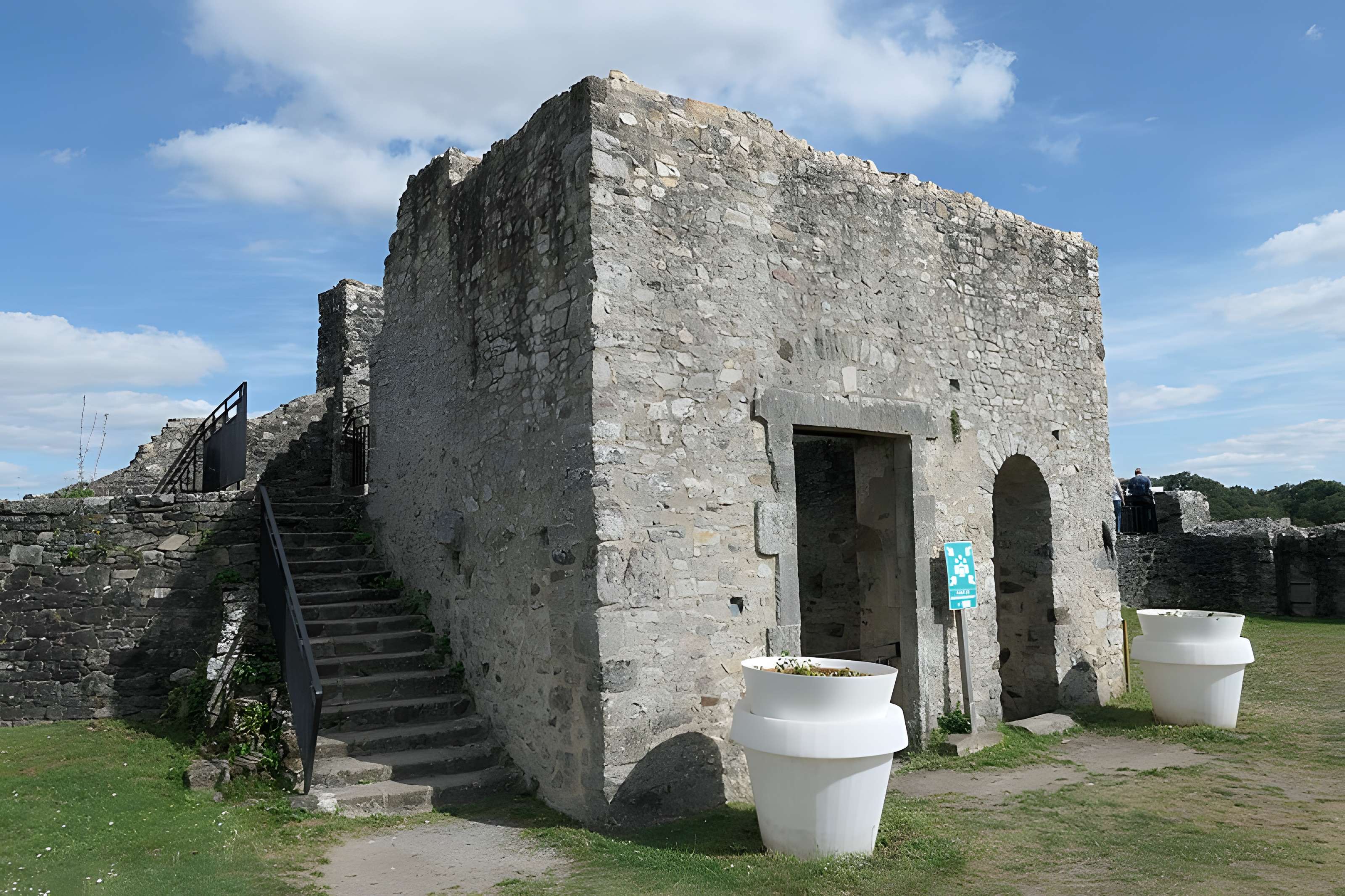 Remparts de Sainte-Suzanne