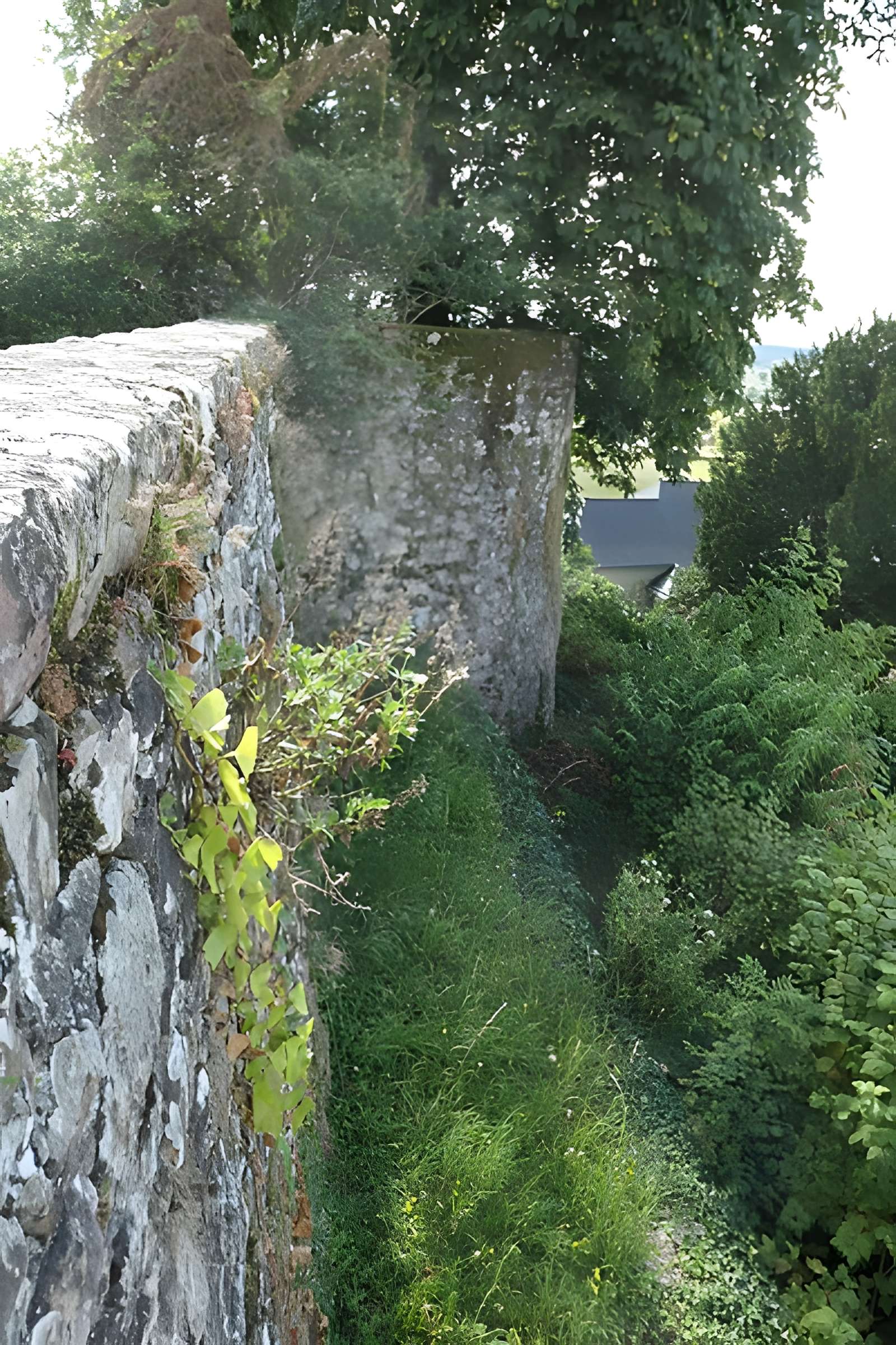 Remparts de Sainte-Suzanne