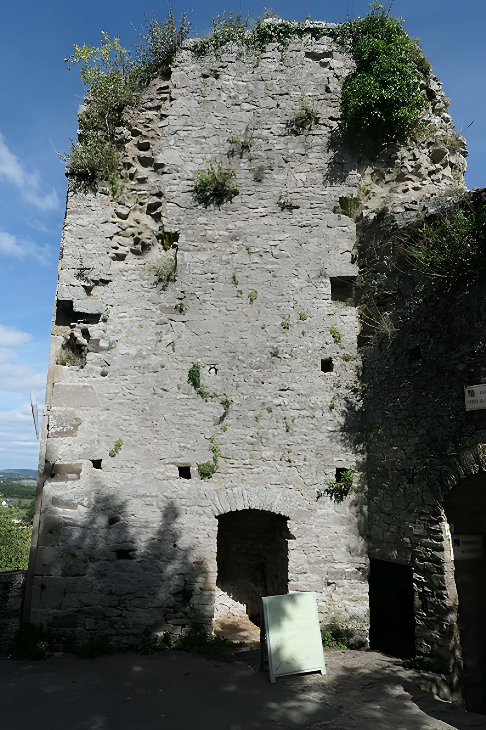 Remparts de Sainte-Suzanne