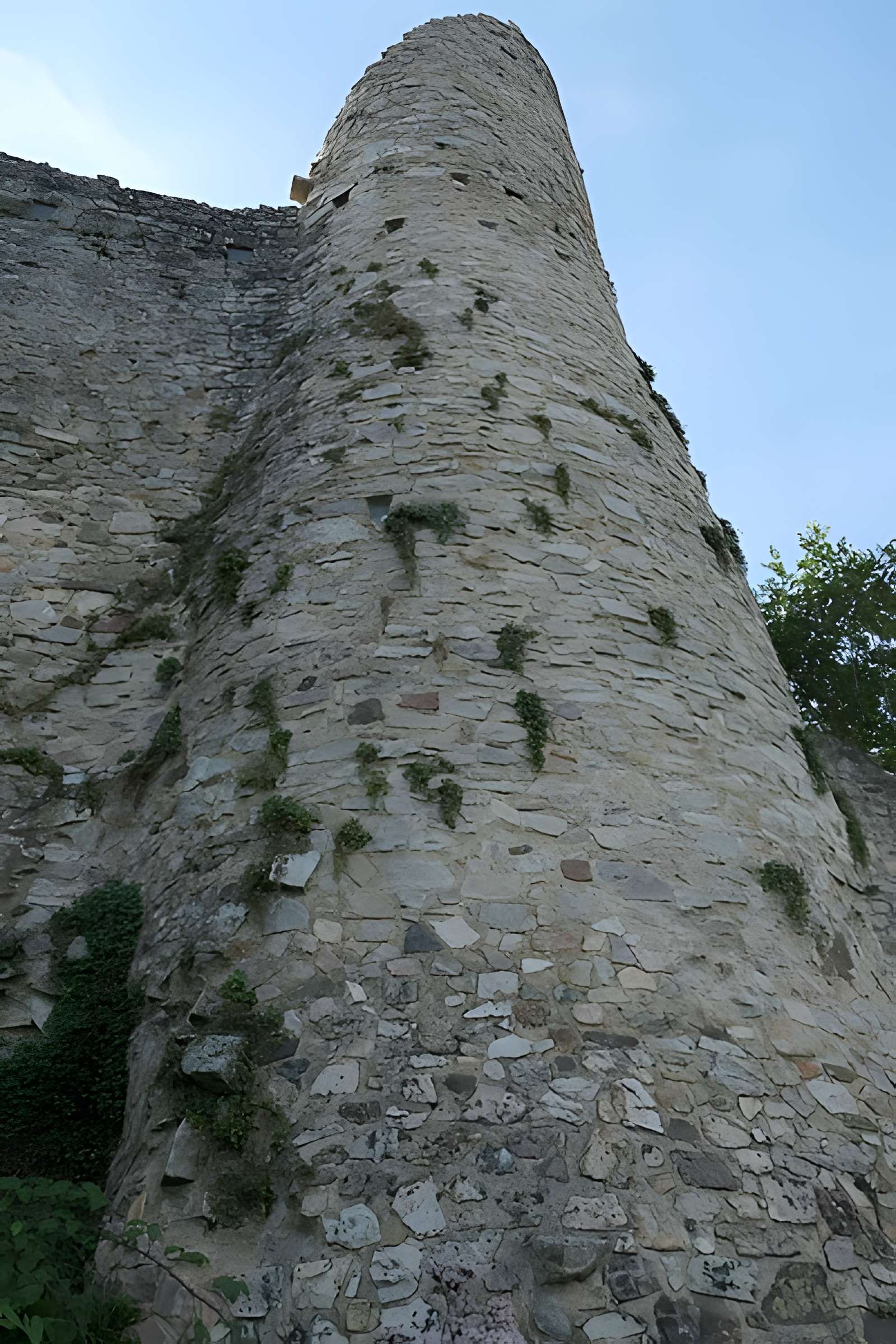 Remparts de Sainte-Suzanne