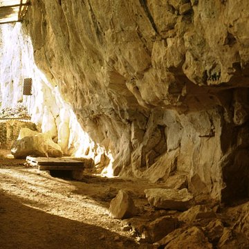 Roc-aux-Sorciers dAngles-sur-lAnglin