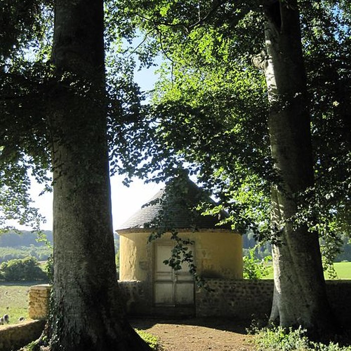 Photo de Château du Tertre également sur commune de Saint-Martin-du-Vieux-Bellême