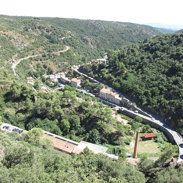 Ruines des quatre châteaux de Lastours