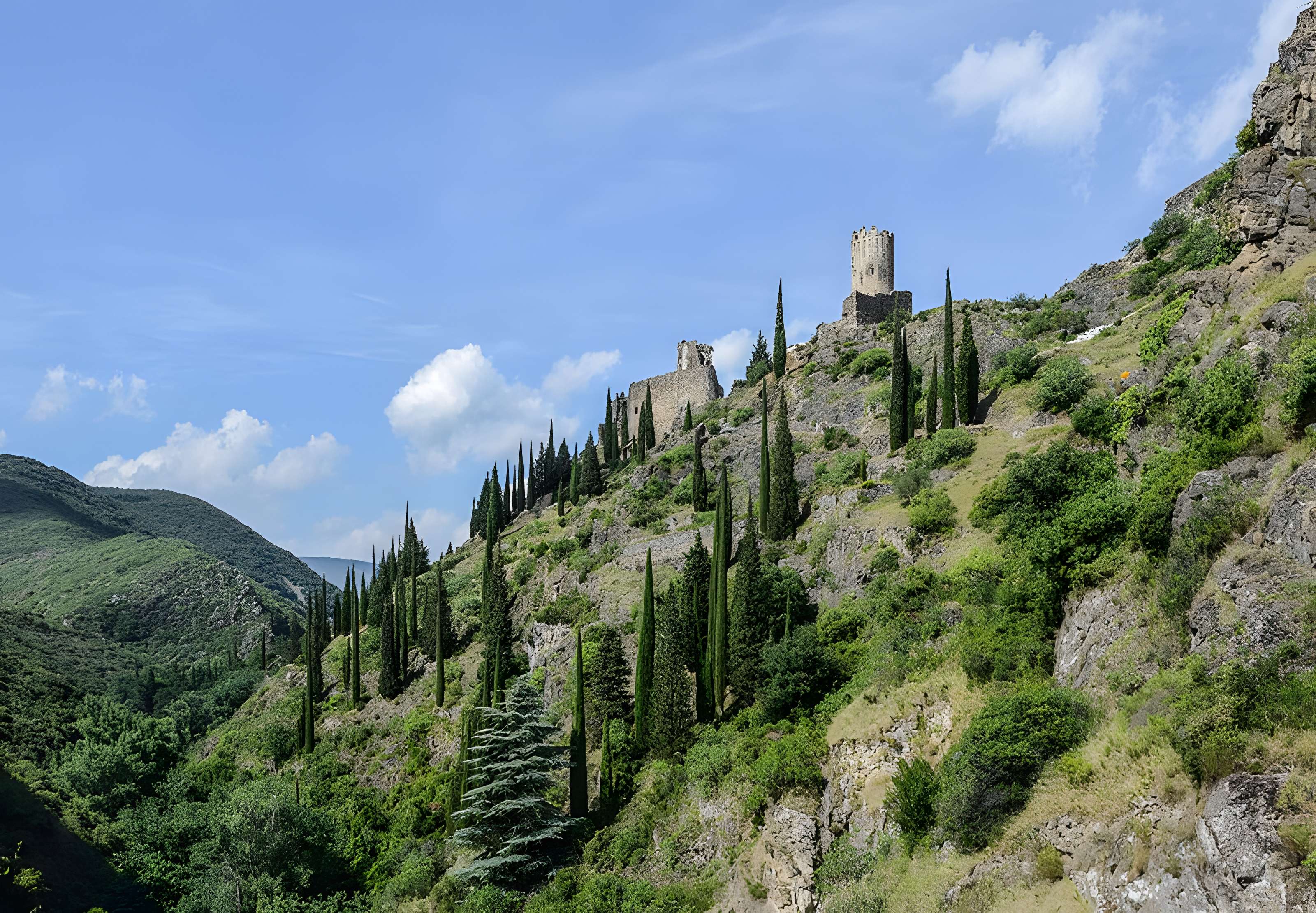 Ruines des quatre châteaux de Lastours
