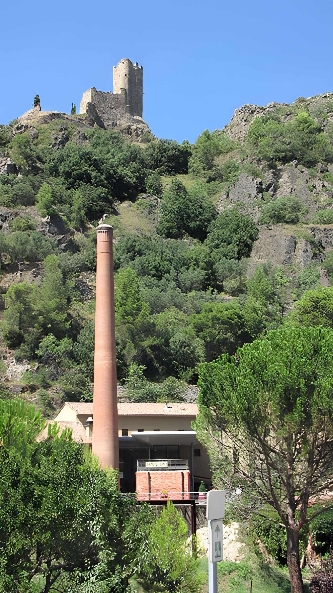 Ruines des quatre châteaux de Lastours