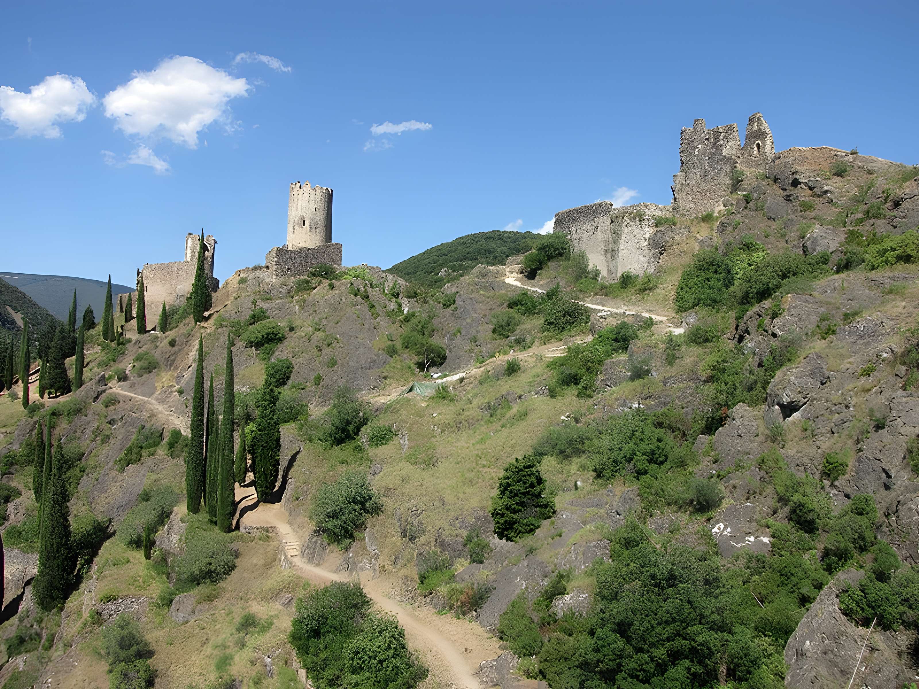 Ruines des quatre châteaux de Lastours