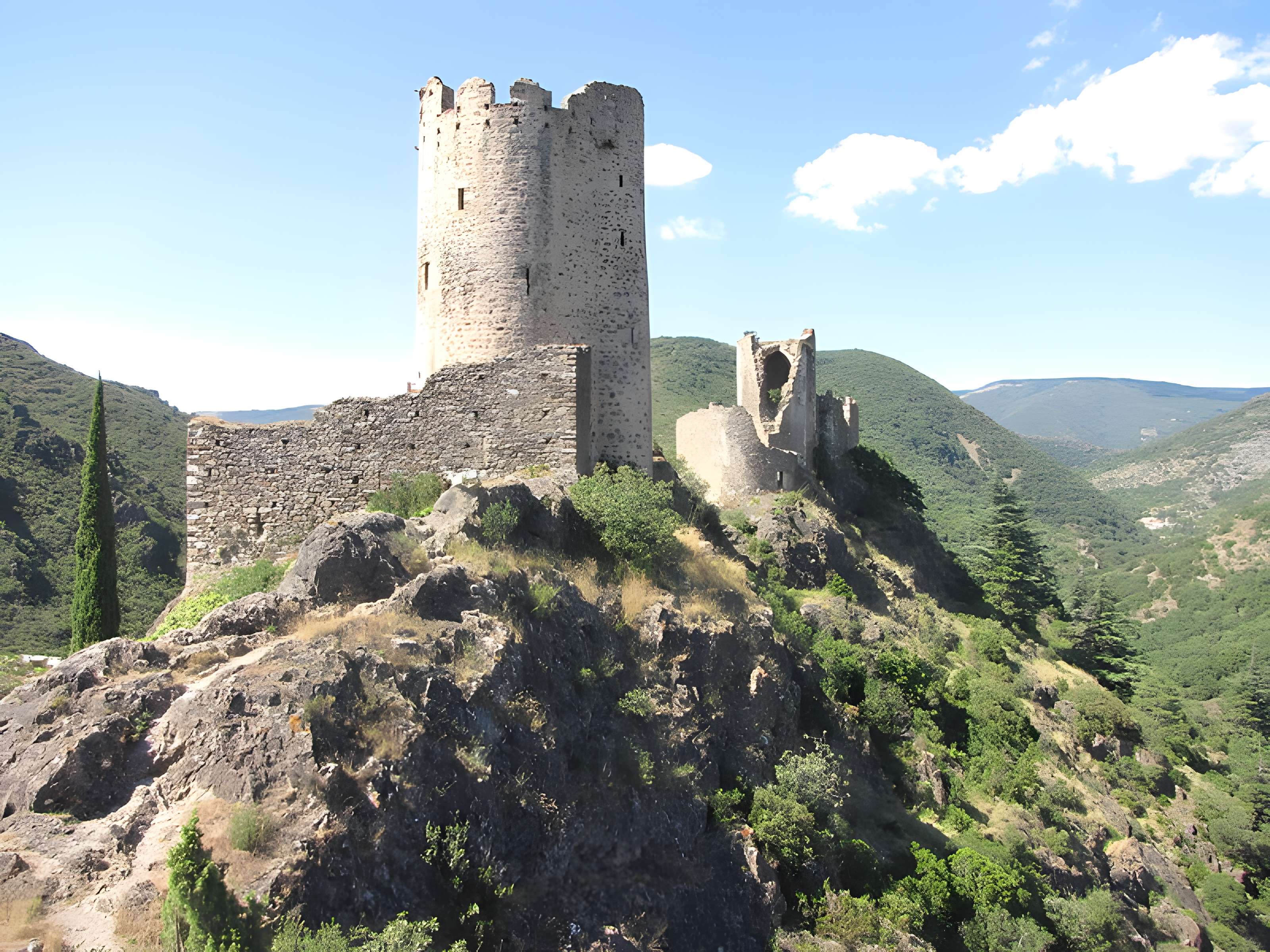 Ruines des quatre châteaux de Lastours