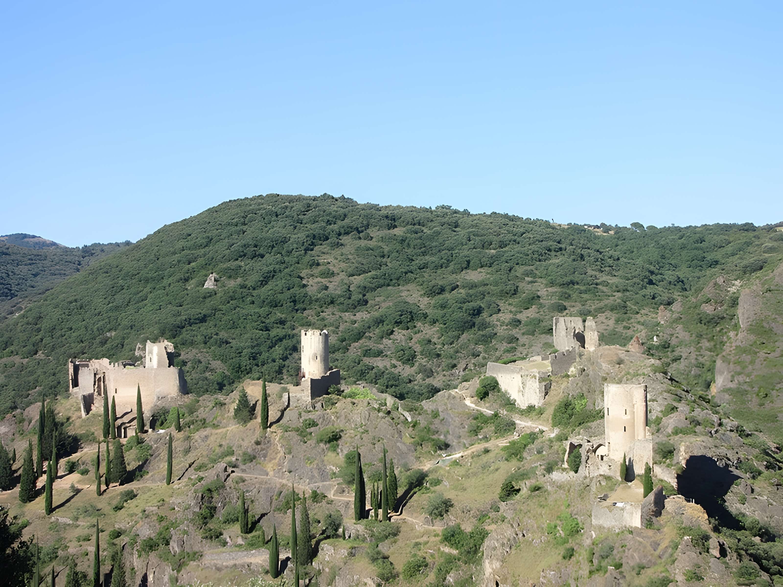 Ruines des quatre châteaux de Lastours