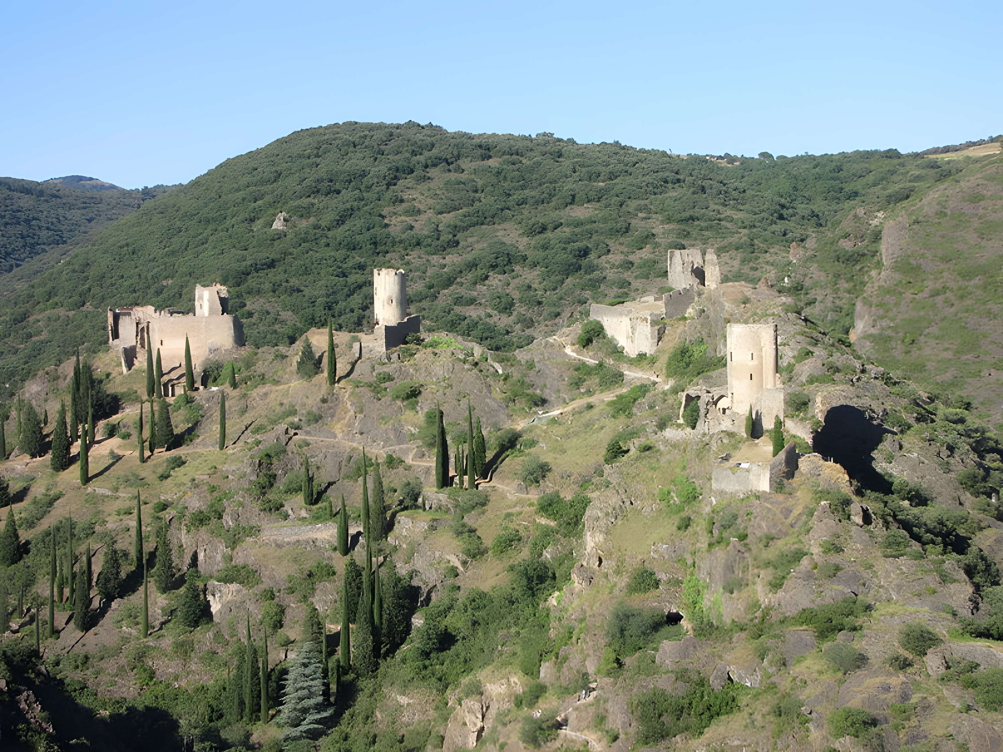 Ruines des quatre châteaux de Lastours