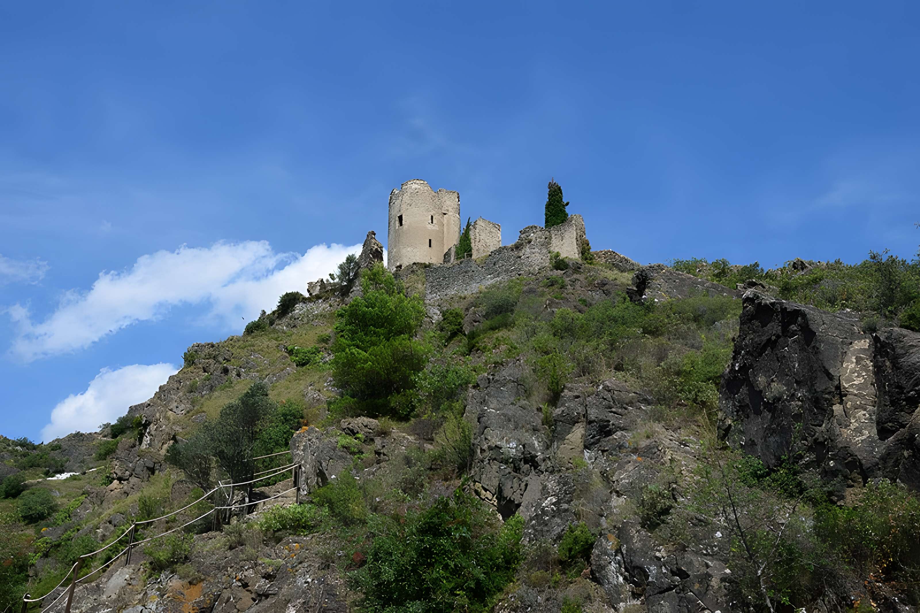 Ruines des quatre châteaux de Lastours