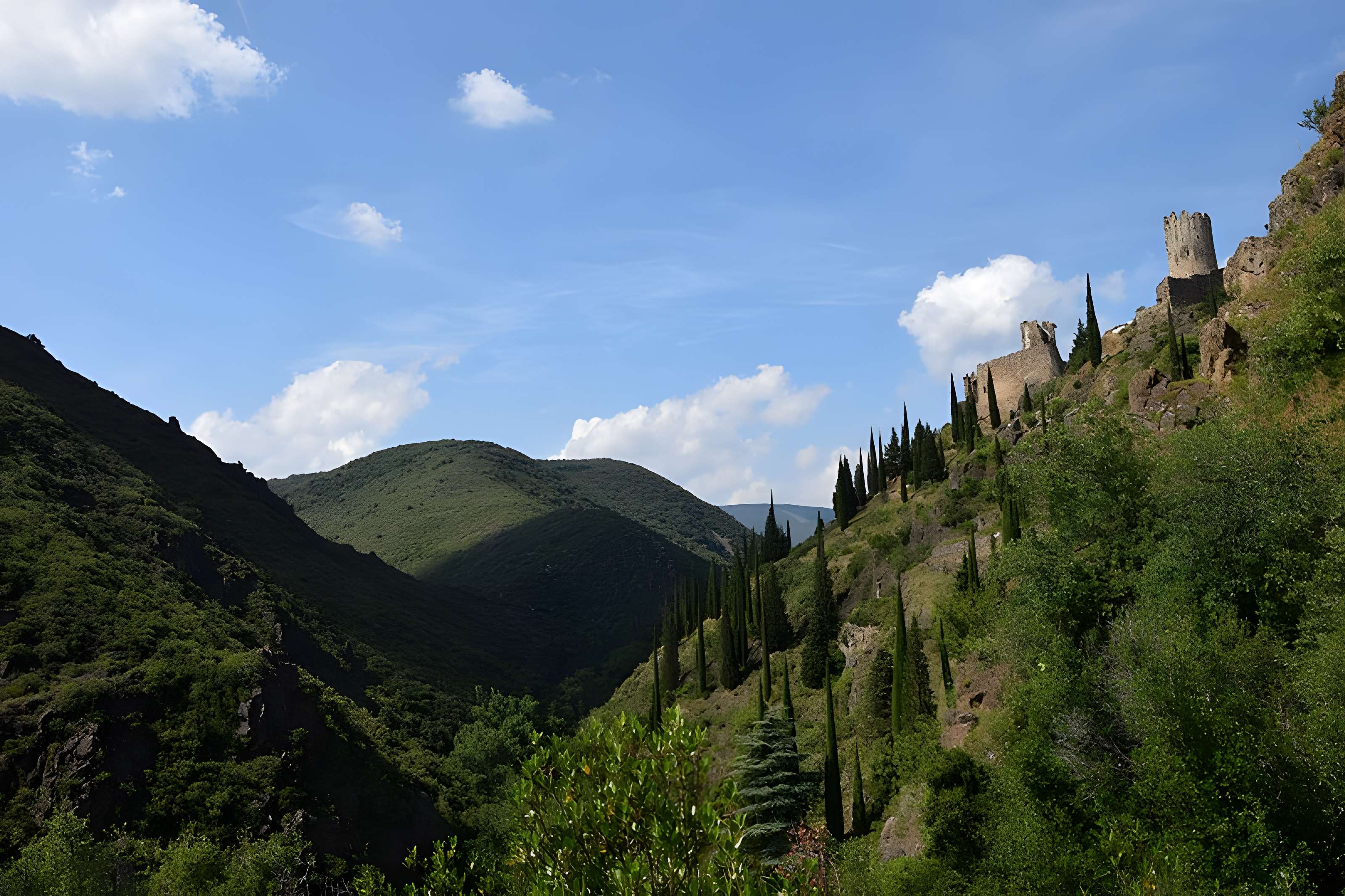Ruines des quatre châteaux de Lastours