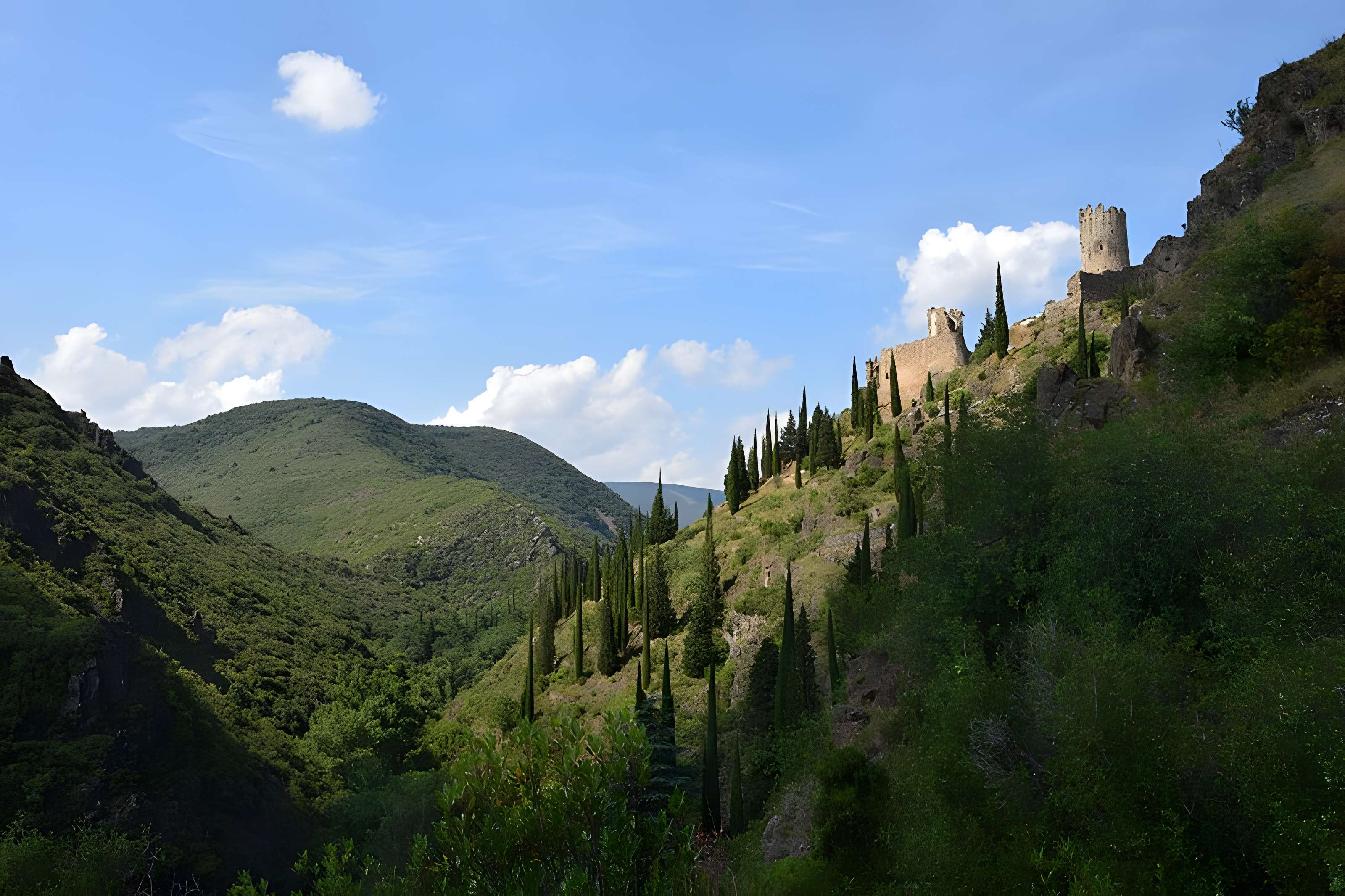 Ruines des quatre châteaux de Lastours