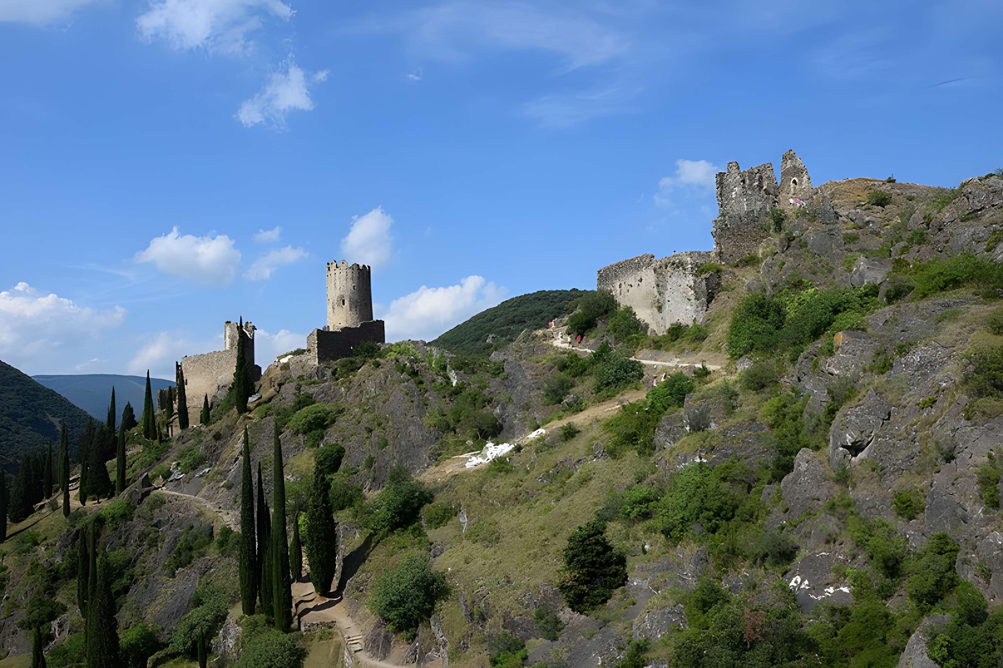 Ruines des quatre châteaux de Lastours