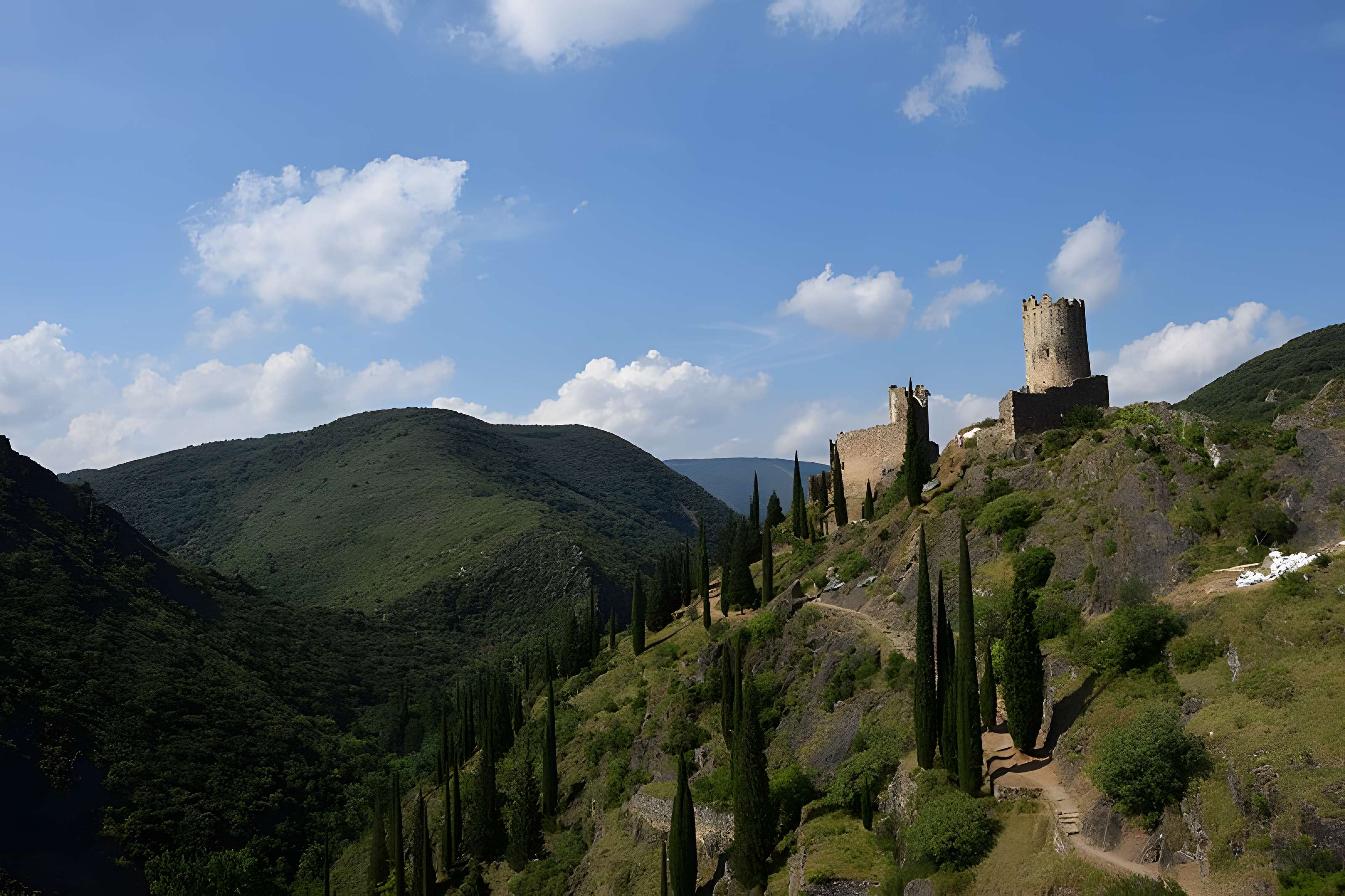 Ruines des quatre châteaux de Lastours