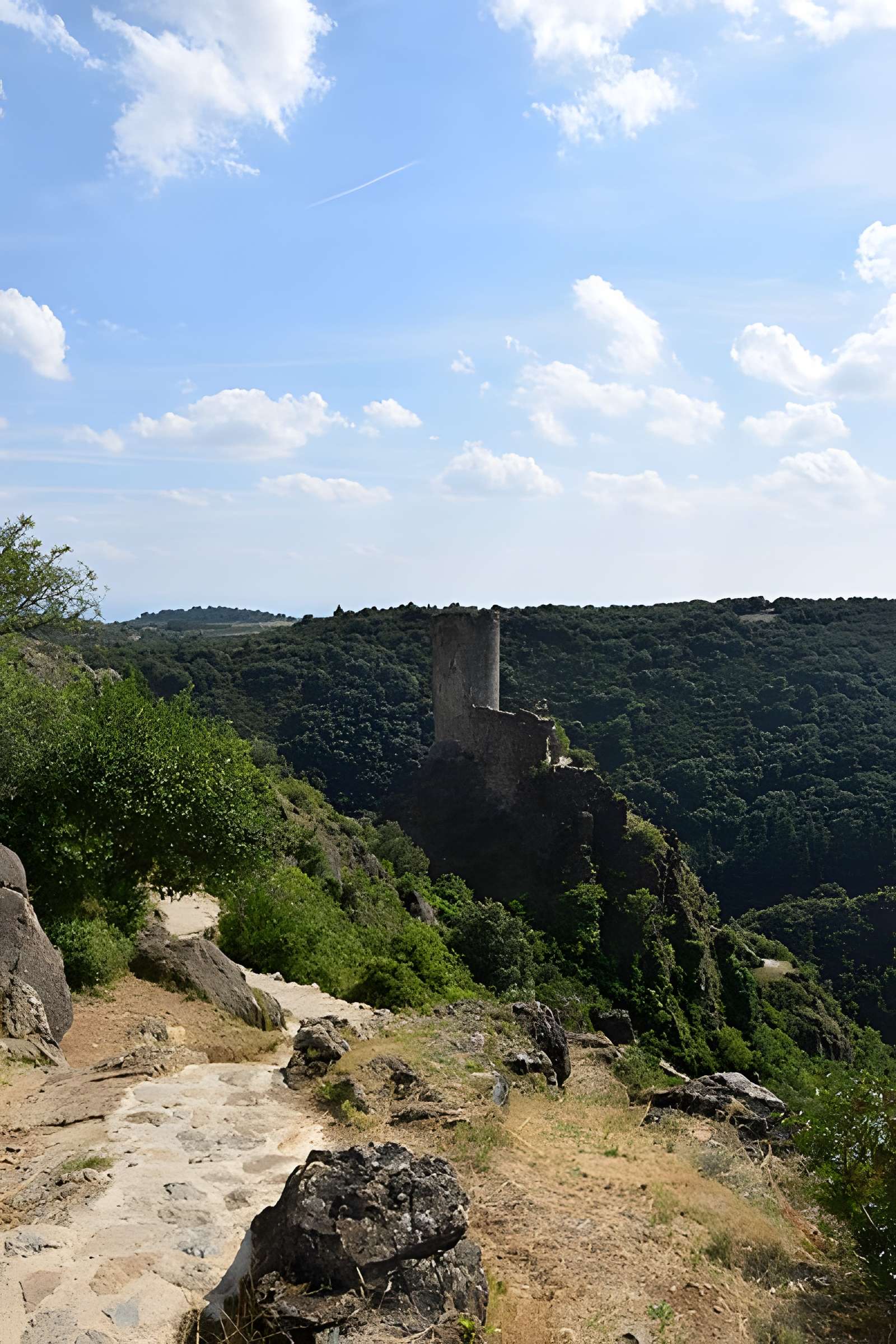 Ruines des quatre châteaux de Lastours