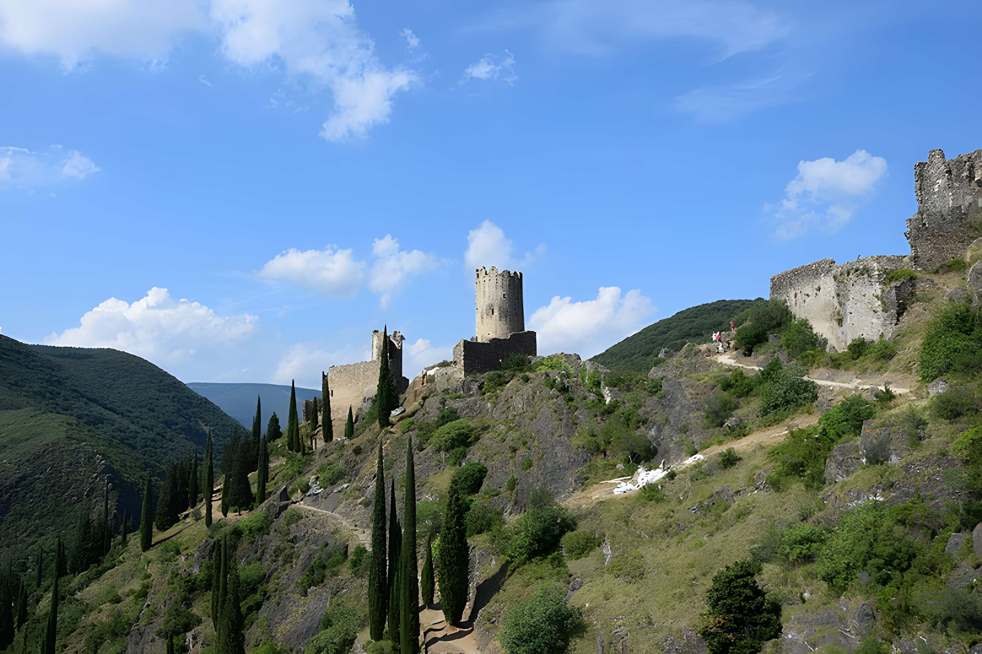 Ruines des quatre châteaux de Lastours