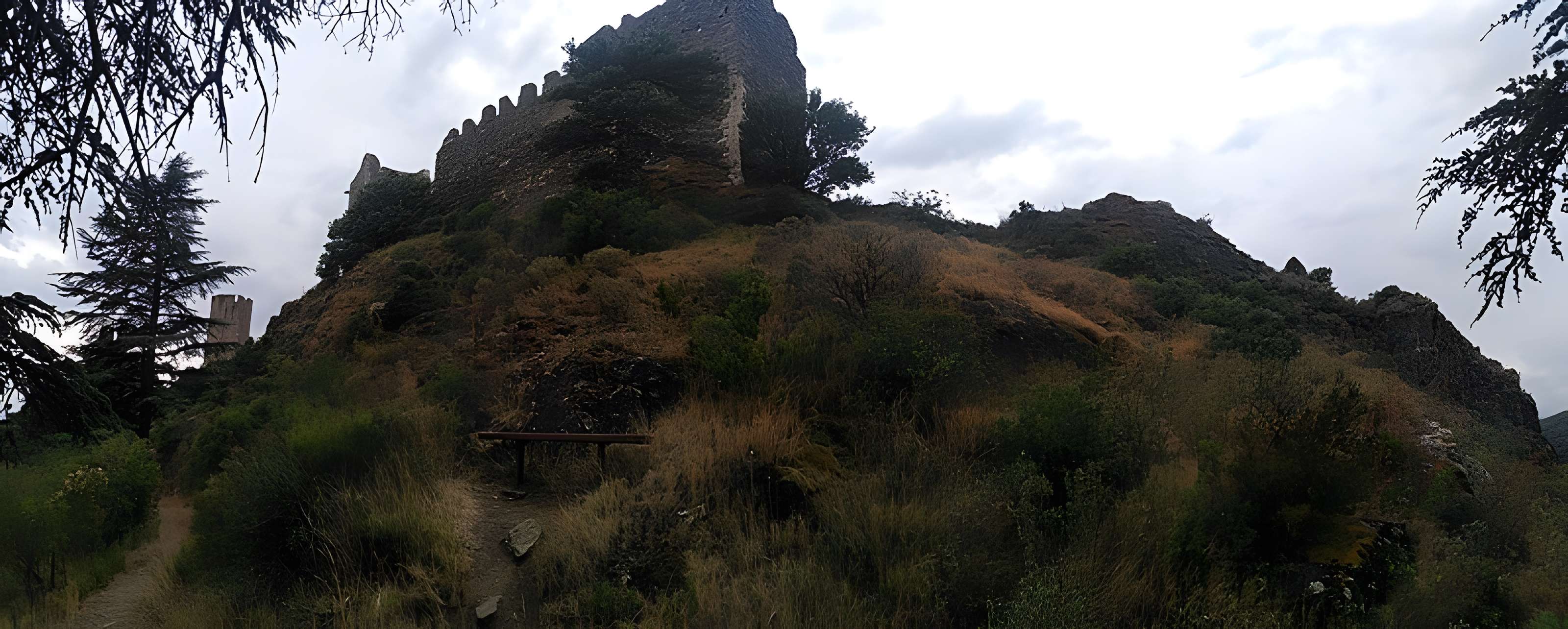 Ruines des quatre châteaux de Lastours