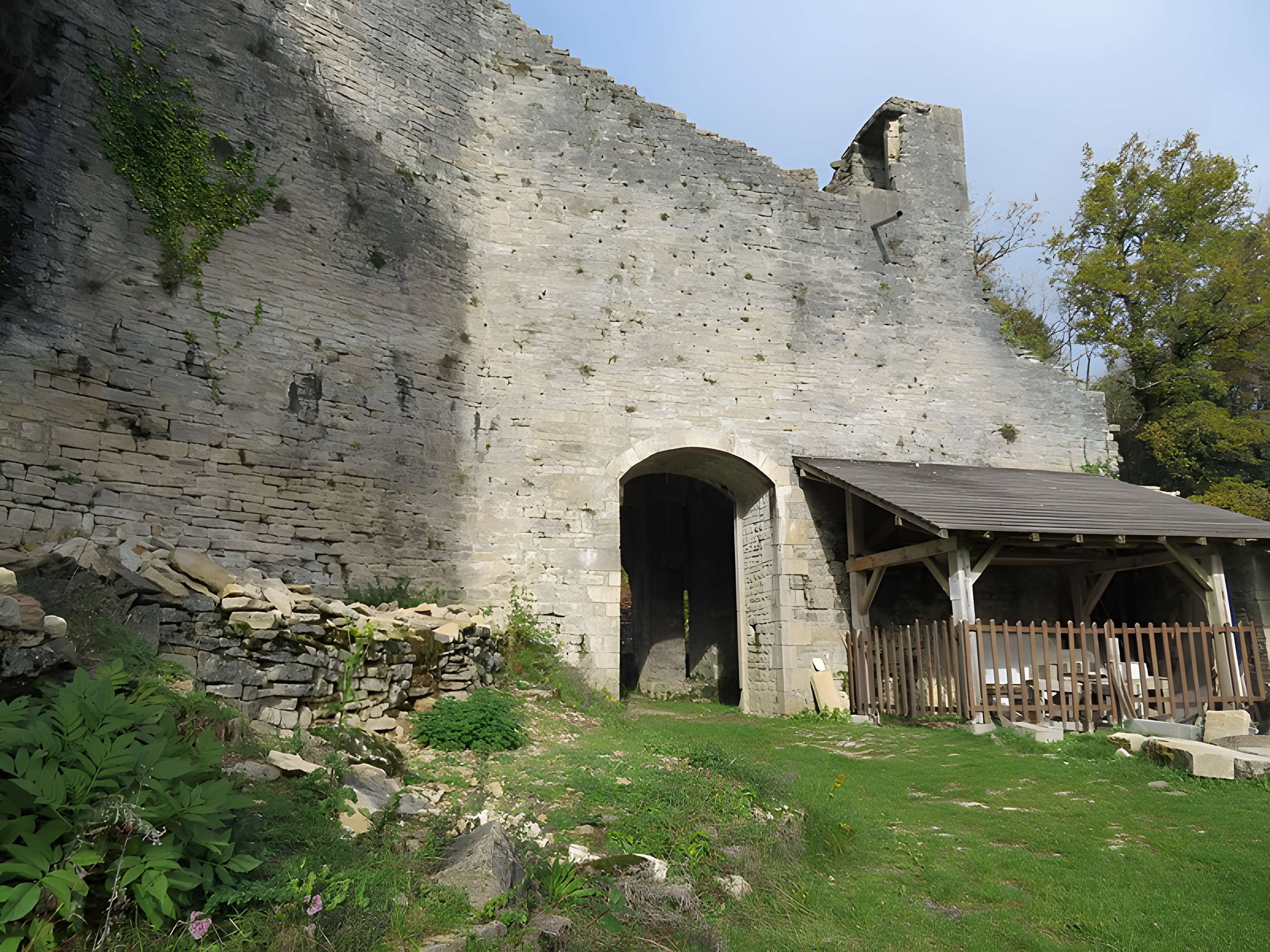 Ruines du Chateau de Présilly