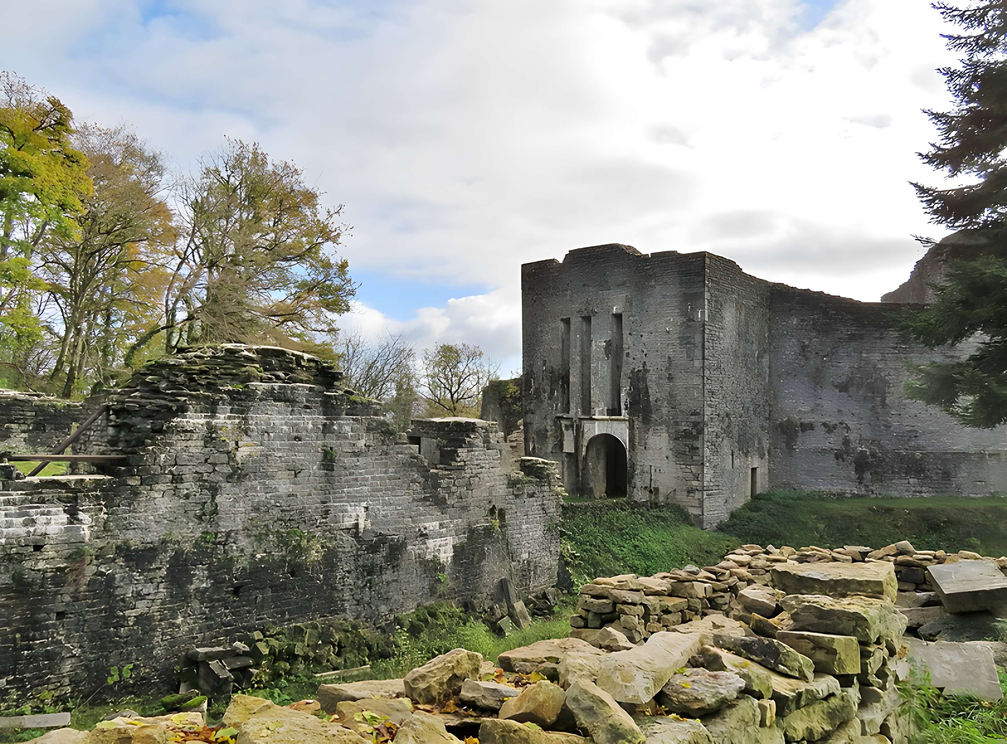 Ruines du Chateau de Présilly