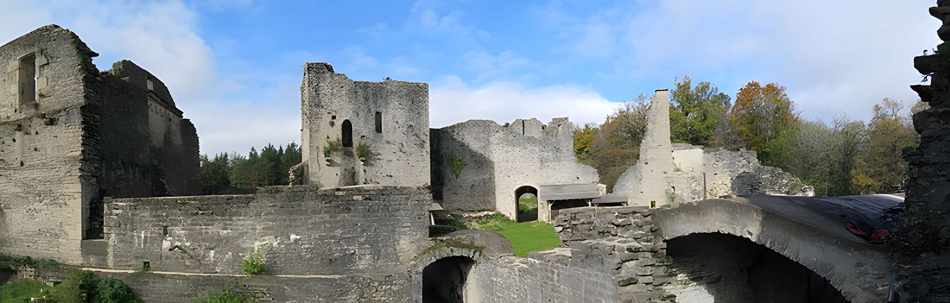 Ruines du Chateau de Présilly