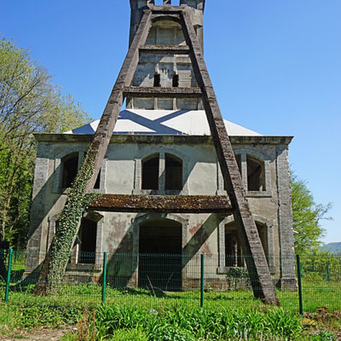 Photo de Chevalement du puits Sainte-Marie à Ronchamp