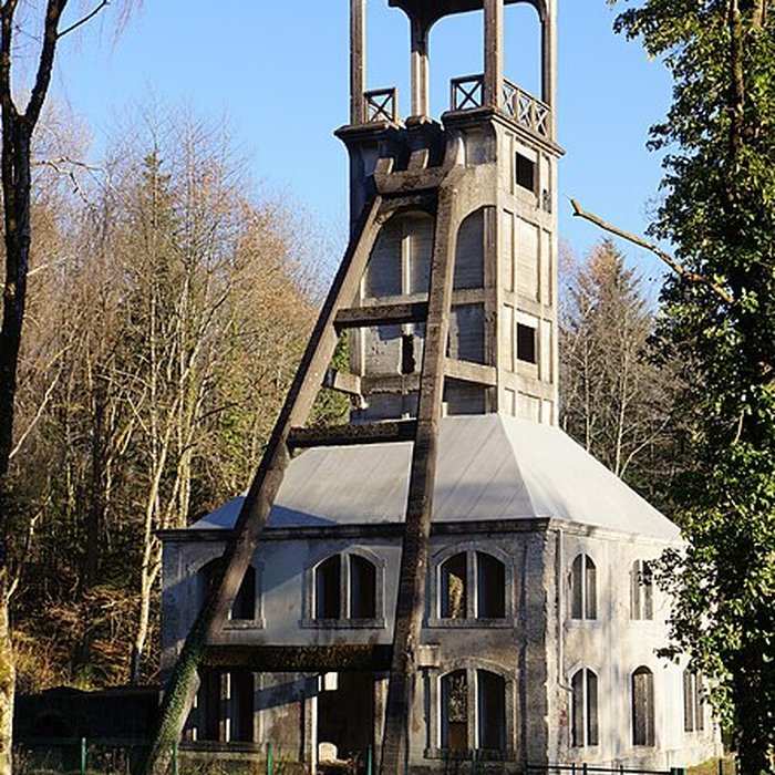 Photo de Chevalement du puits Sainte-Marie à Ronchamp