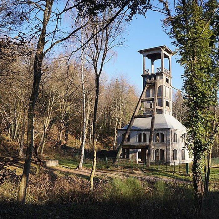 Photo de Chevalement du puits Sainte-Marie à Ronchamp