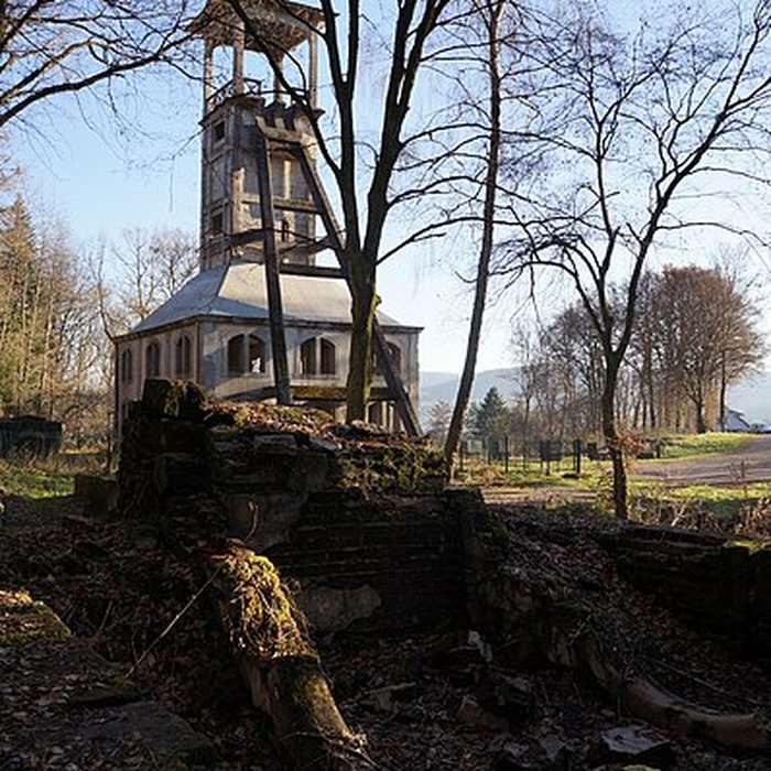 Photo de Chevalement du puits Sainte-Marie à Ronchamp