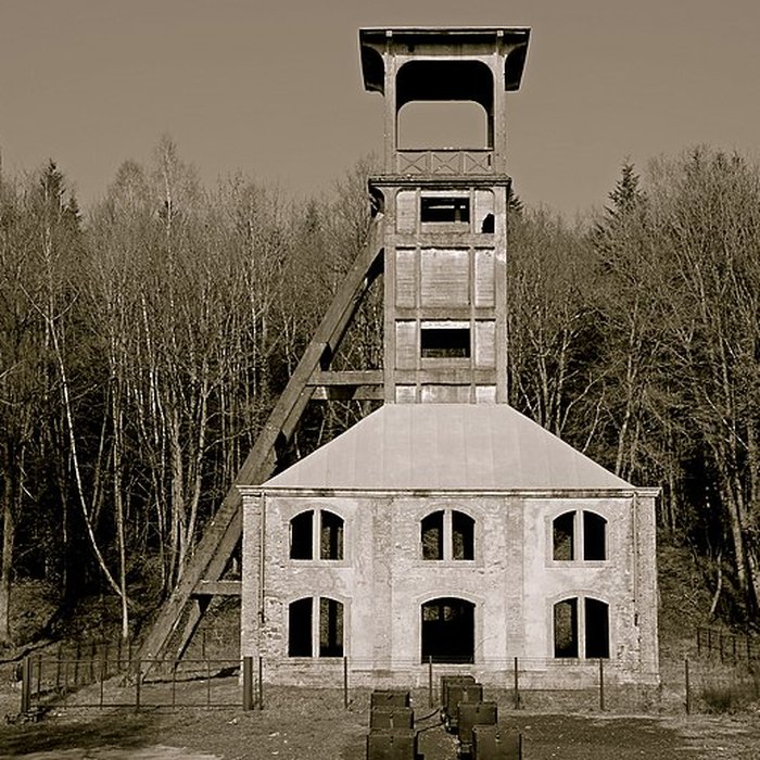 Photo de Chevalement du puits Sainte-Marie à Ronchamp