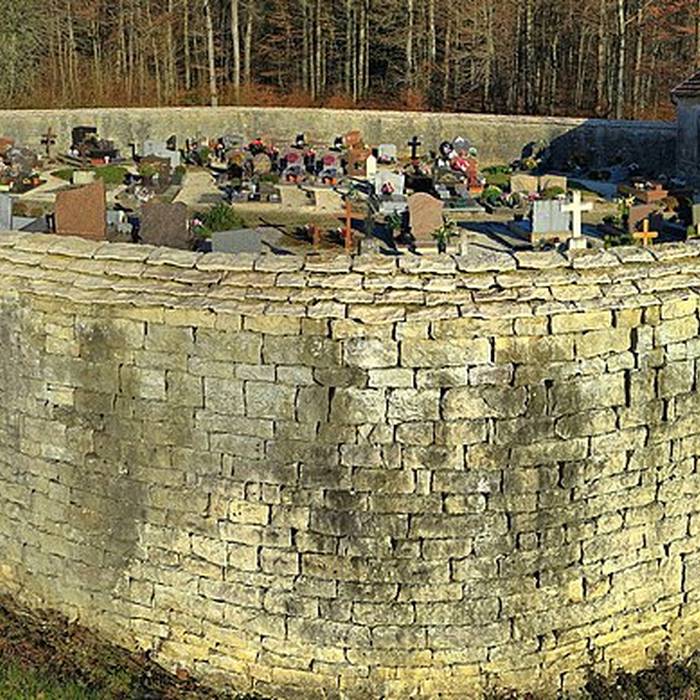 Photo de Cimetière circulaire de Pennesières