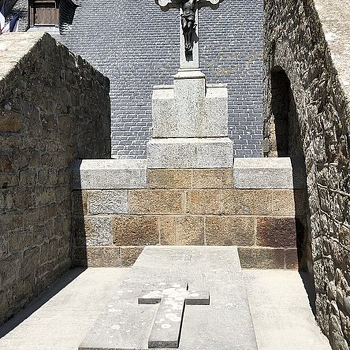 Photo de Cimetière communal et son enceinte entourant léglise