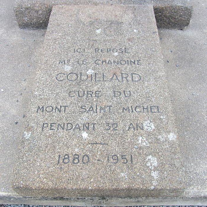 Photo de Cimetière communal et son enceinte entourant léglise