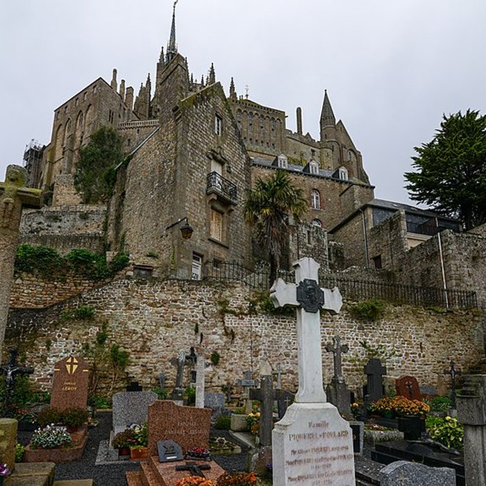 Photo de Cimetière communal et son enceinte entourant léglise