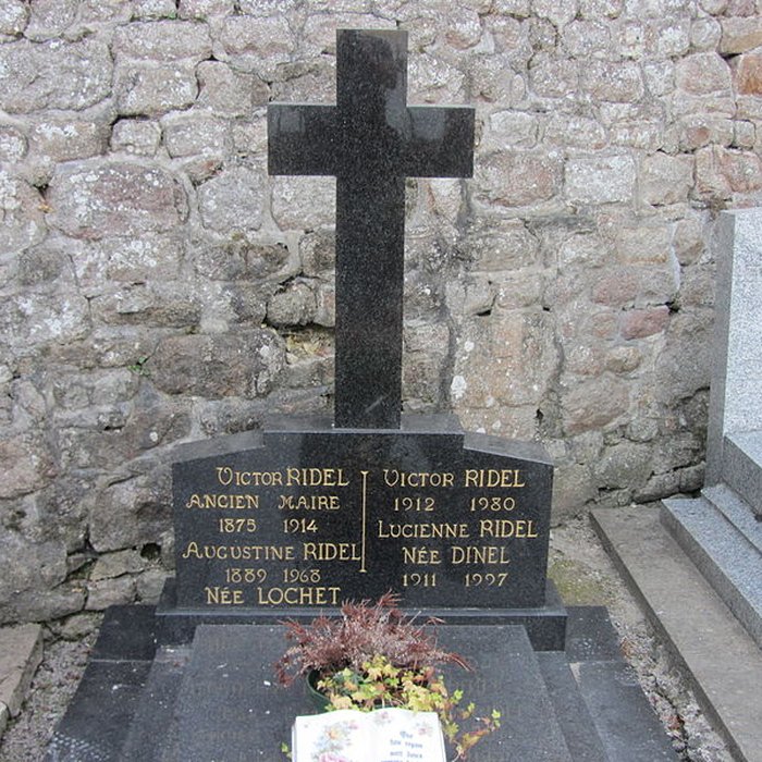 Photo de Cimetière communal et son enceinte entourant léglise